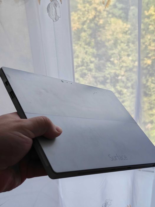 Microsoft Surface Pro 3 i5-4300U 4/128 ГБ + док-станція та 2 блоки живлення