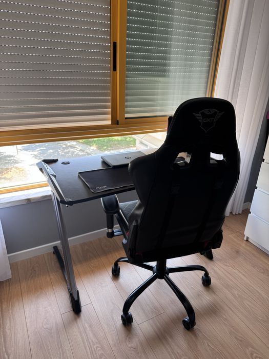 Cadeira Gaming Trust GXT 707R