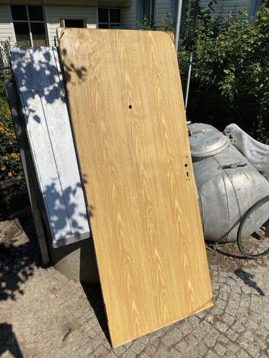 Дверь деревянная