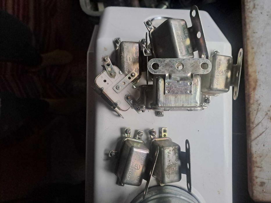 Реле  включення  сигналу стартеру