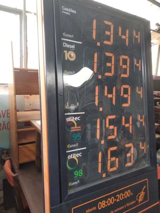 Painel Repsol display com preços 2m iluminado