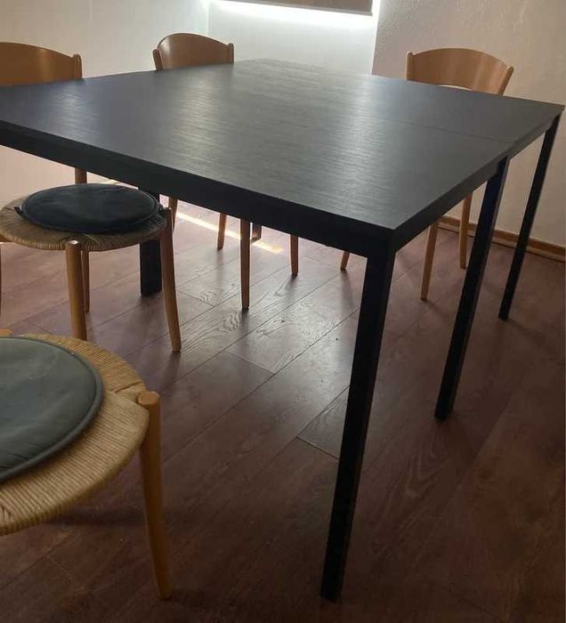 2 mesas pretas Ikea Tarendo