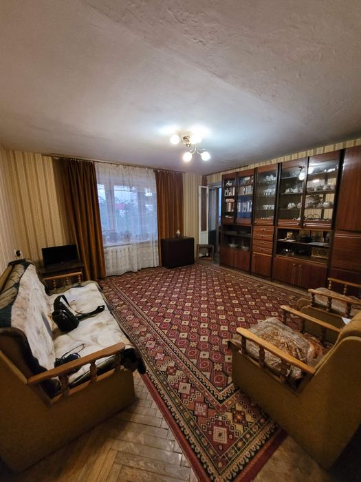 Печерськ,  Бойчука 34а,  " Звіринецька ", " Видубичі " метро