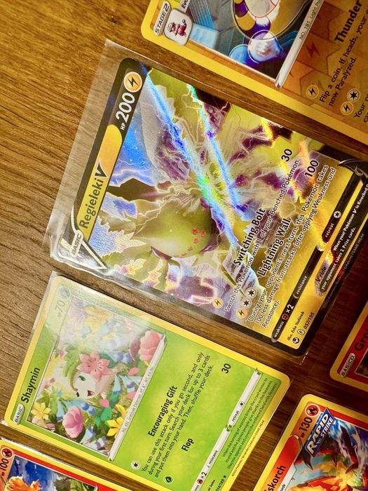 Conjunto Cartas POKÉMON SWORD AND SHIELD