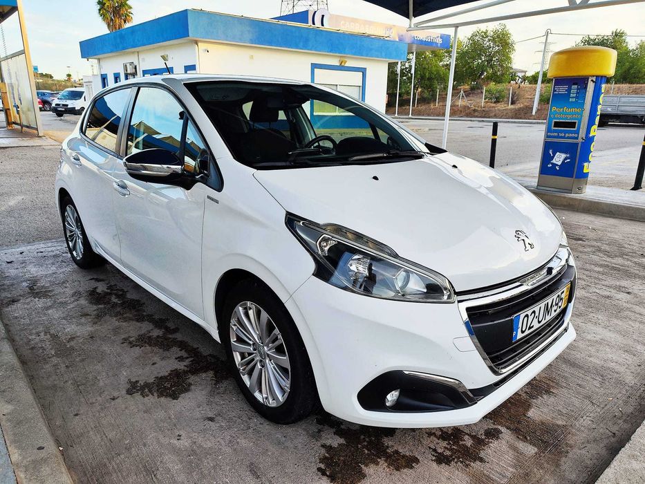 Peugeot 208 1.2 PureTech Signature / Style, Ano 2018