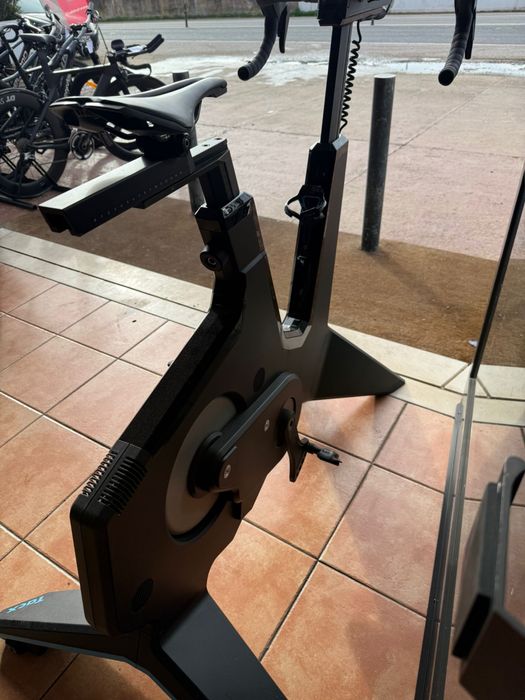 Bicicleta Indoor Tacx Neo Bike Plus – Topo de Gama