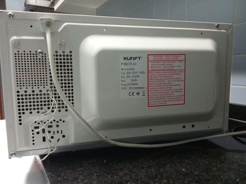 Microondas a trabalhar bem