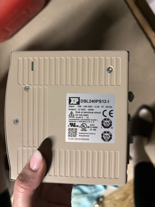 Zasilacz przemyslowy do szyn DIN