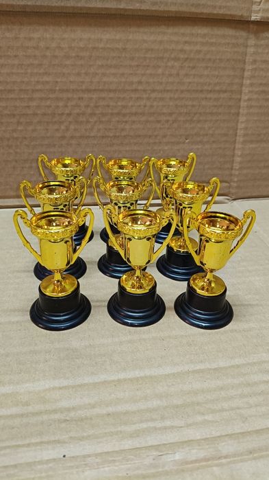 9 Sztuk Trofeum Puchary Plastikowe
