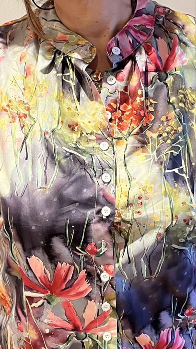 Blusa sem mangas XXL padrão floral colorido com botões