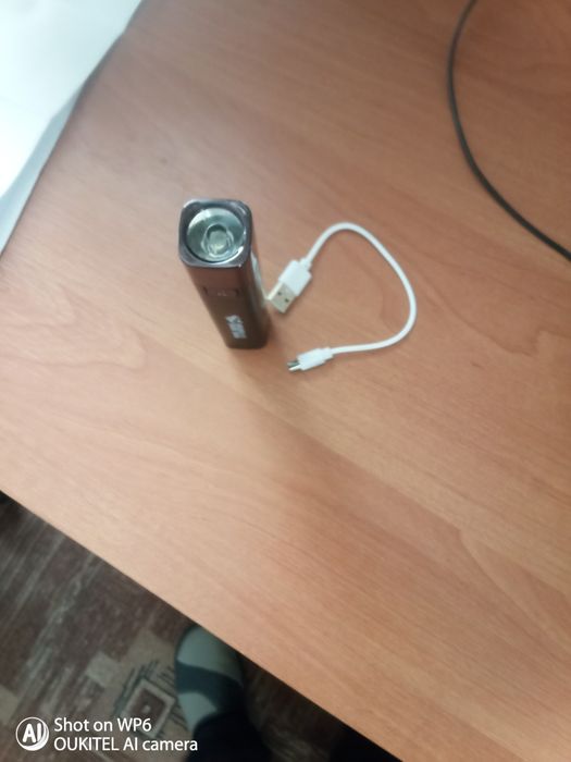 Фонарик карманный, заряжается от юсб, очень хорошо и ярко светит, три