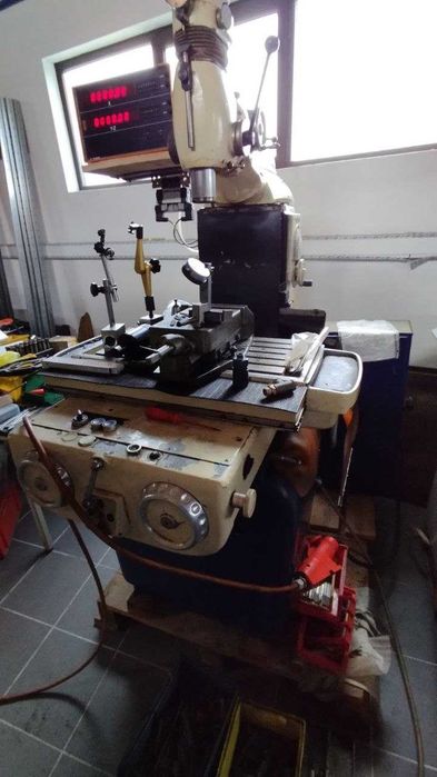 Fresadora Universal Deckel (Usada) c/ Ferramenta