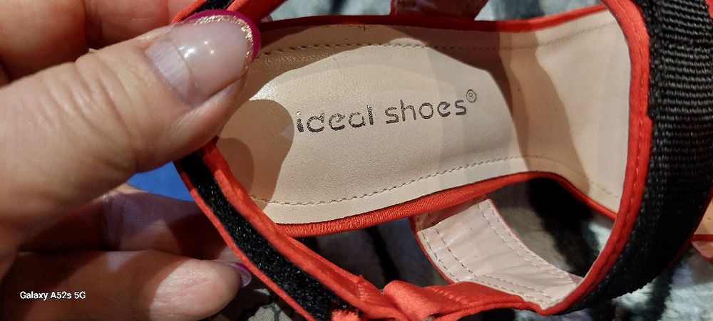 Ɓuty na obcasie  raz  zalozone Ideal Shoes