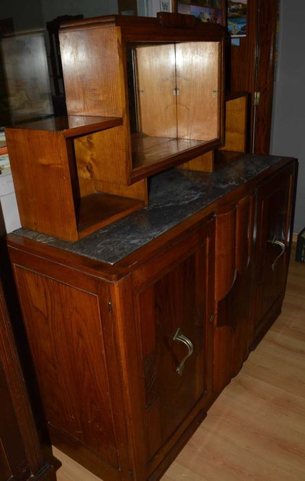 Aparador de sala com alçado "Queen Anne"