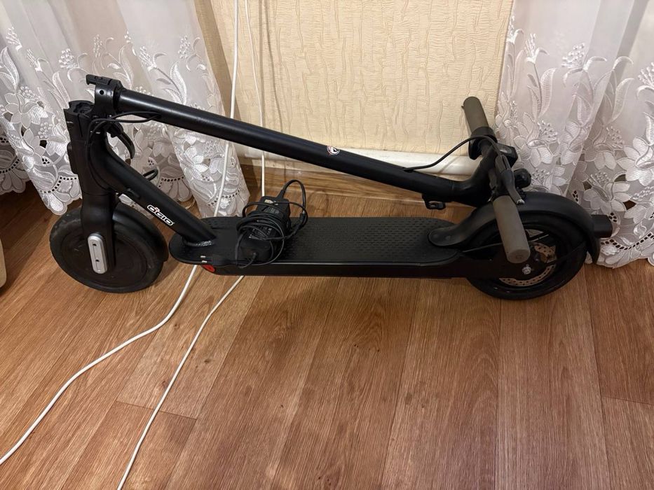 Продам электросамокат Xiaomi
