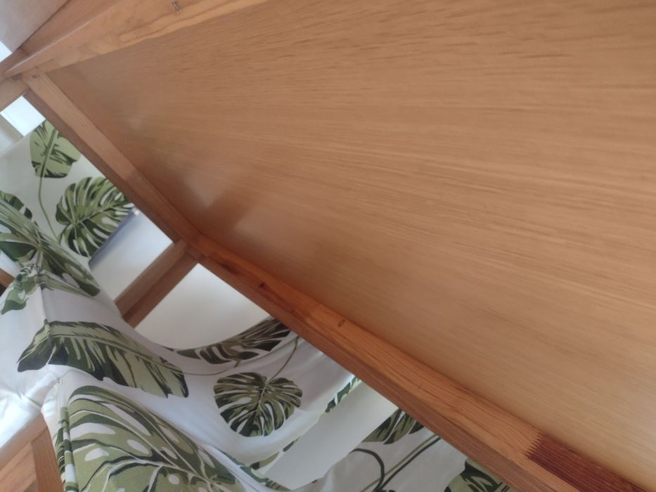 Mesa em madeira e  6 cadeiras para sala de jantar