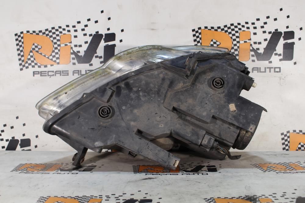 Ótica / farol esquerda VOLKSWAGEN Passat (3C2)