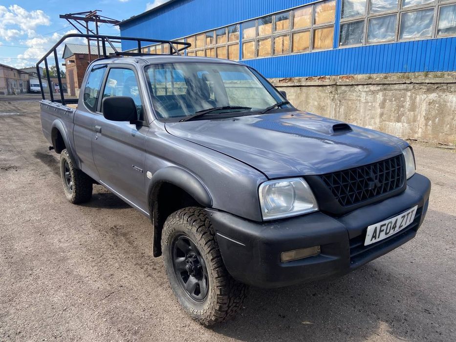Mitsubishi L200( Містубісі Л200) 2,5 Дизель  Механіка 2003 рік Повний привід 4Х4 Гарний Пікап