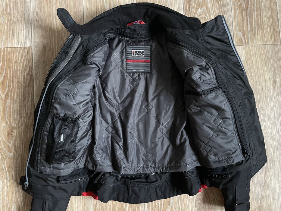 IXS. Дуже гарна жіноча мотокуртка в стані НОВОЇ ! S  розмір