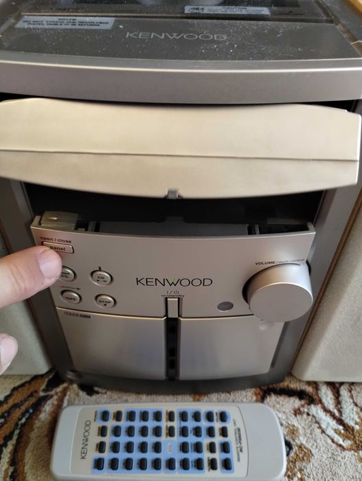 Wieża "Kenwood" z pilotem i kolumnami