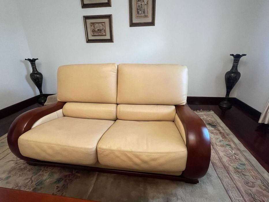 Sofa e poltronas 100% pele natural e madeira