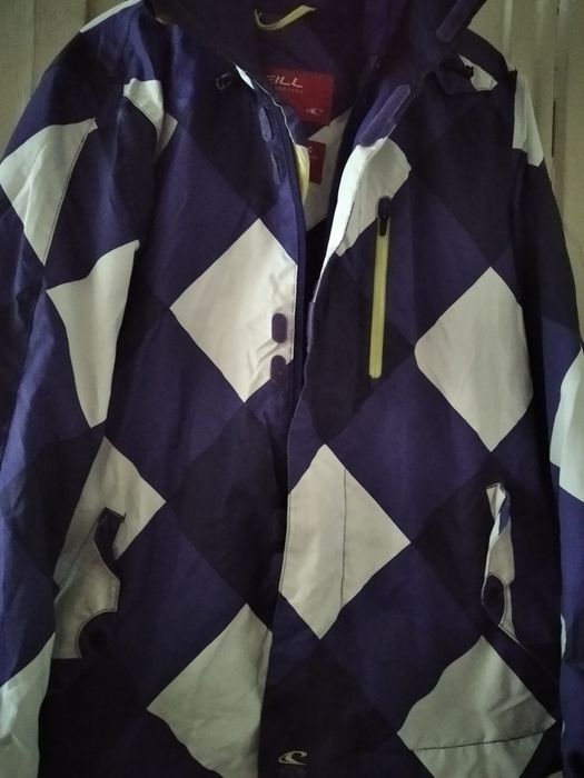 Спортивная куртка для активного зимнего отдыха бренда O'Neill