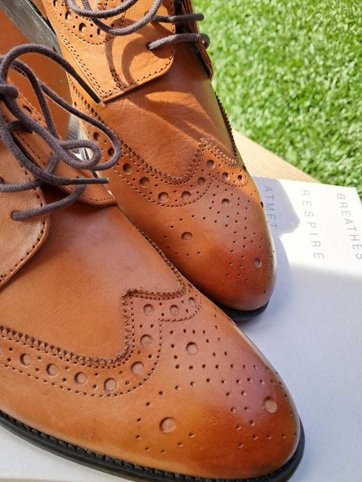 Sapatos em pele Guy Laroche