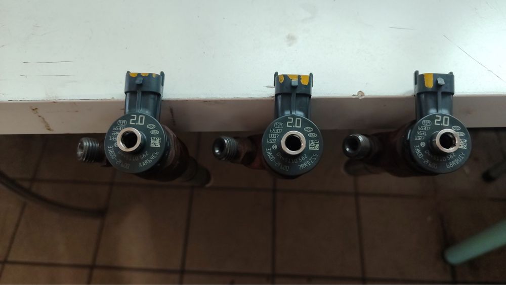 Форсунки 2.0 дизель  кія хюндай 33800-2F600 2015 рік