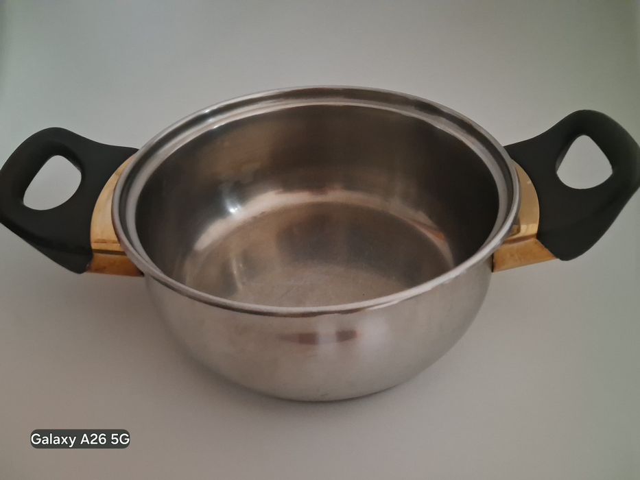 Sprzedam garnki 2szt. szerokość 14.5cm