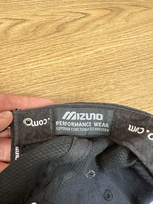 Кепка Mizuno.