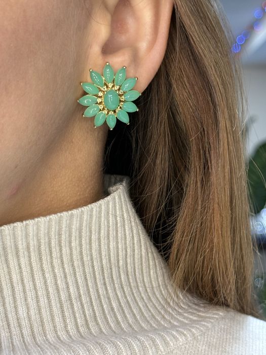 Золотые серьги с нефритом