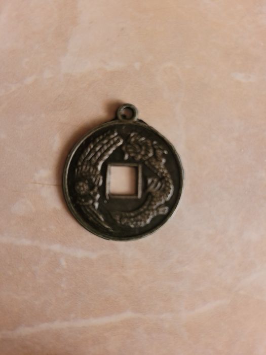 Продаються кулони