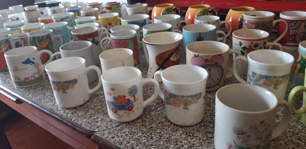Conjunto de 70 Canecas Diversas Antigas/Recentes