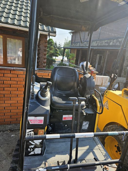 Міні-екскаватор JCB 16C-1