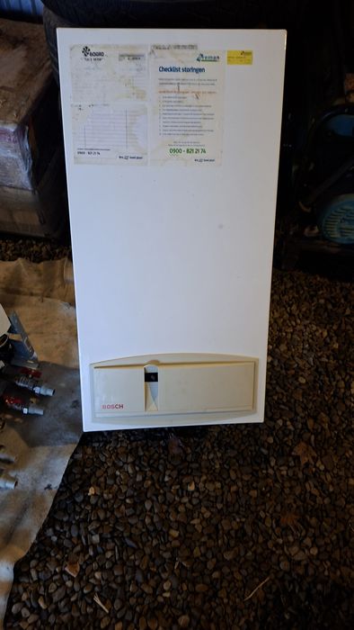 Продам газовий котел Bosch 24 конденсаційний в робочому стані