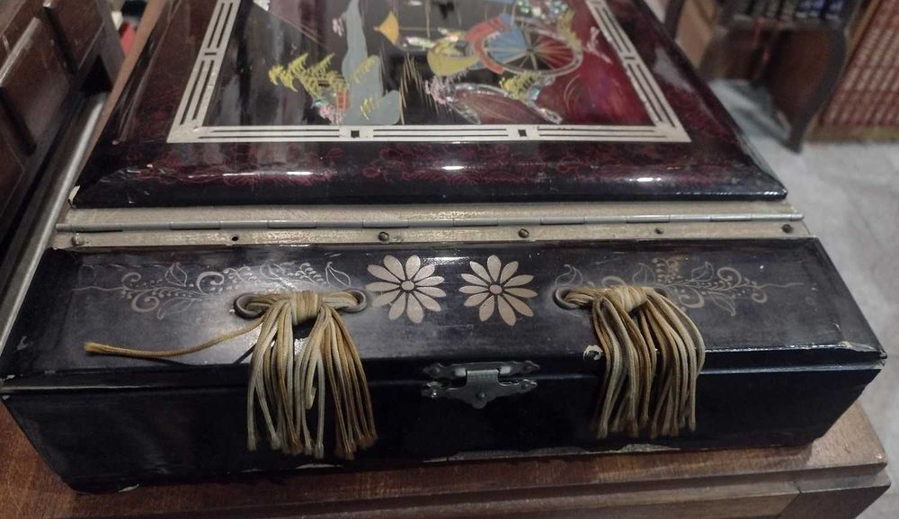 Caixa de música e álbum de fotos rara "Madrepérola"