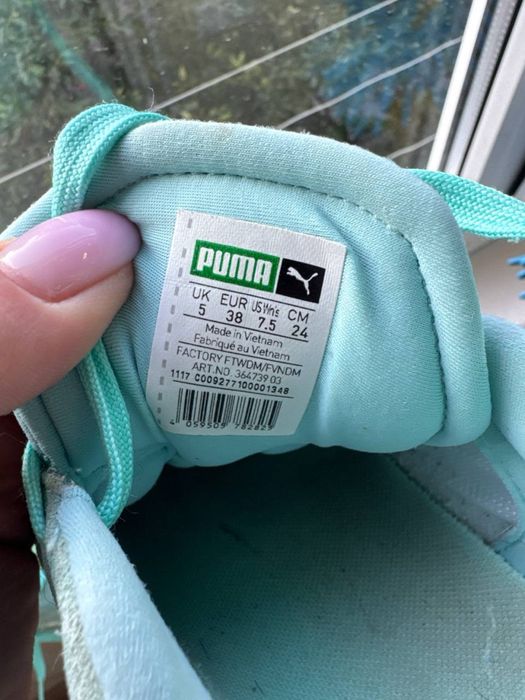 Кросівки Puma.