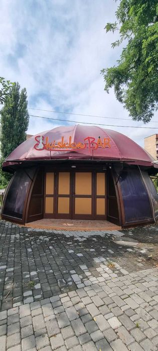 Продаються комерційні приміщення.