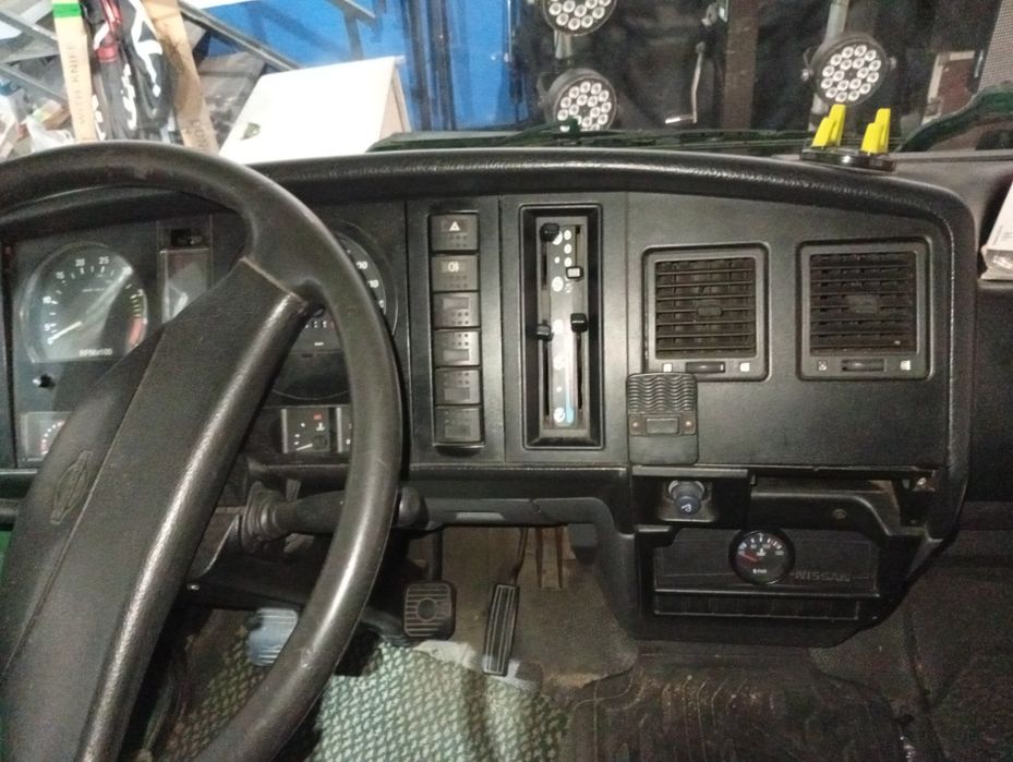 Nissan atleon 130