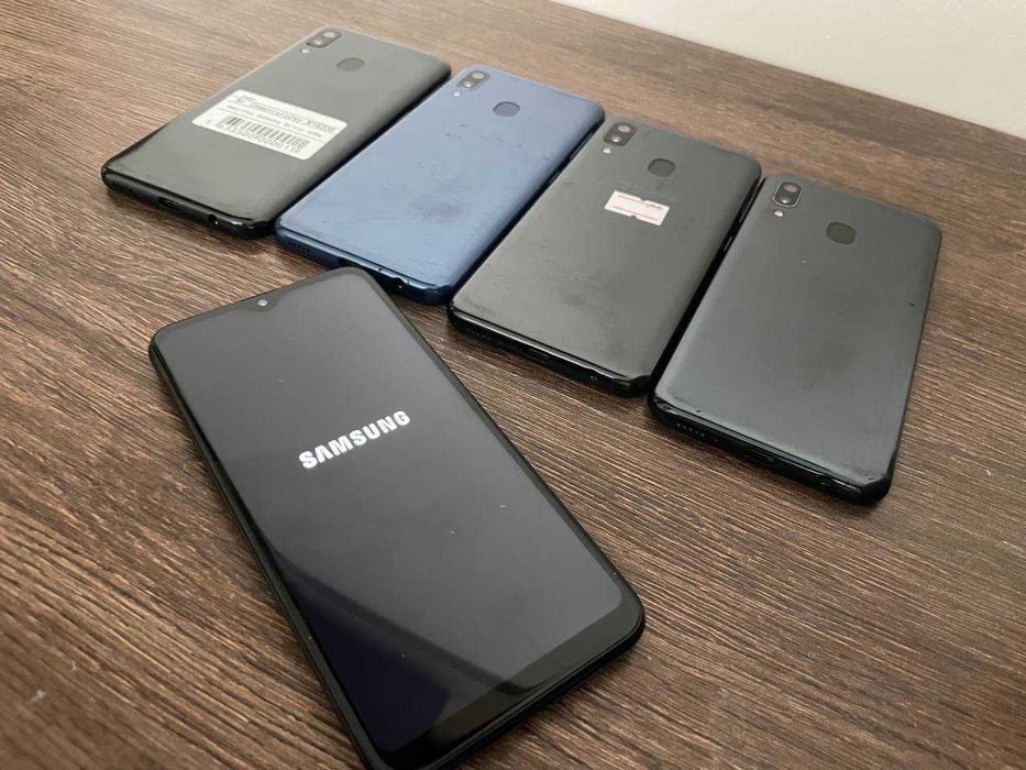 Смартфон Samsung Galaxy A20e SM-A202F 3/32GB 5.8" 2Sim NFC 3000 mAh