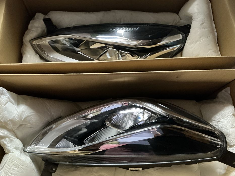 Komplet lamp przednich Ford Fiesta Vignale 2020 LED oryginał UK