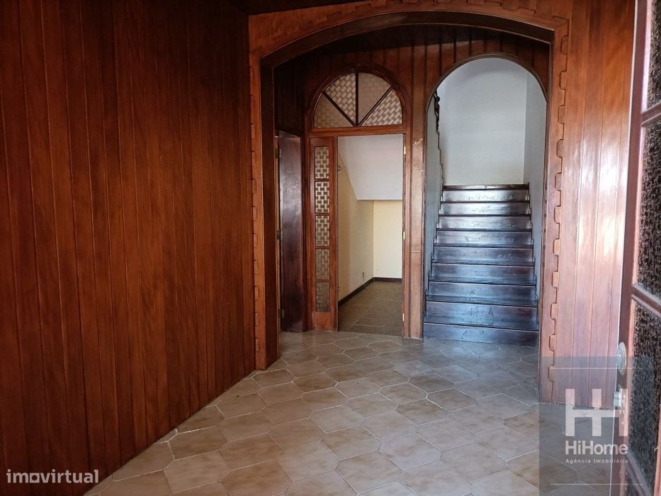 Moradia T4 +2 com terreno e garagem no Funchal