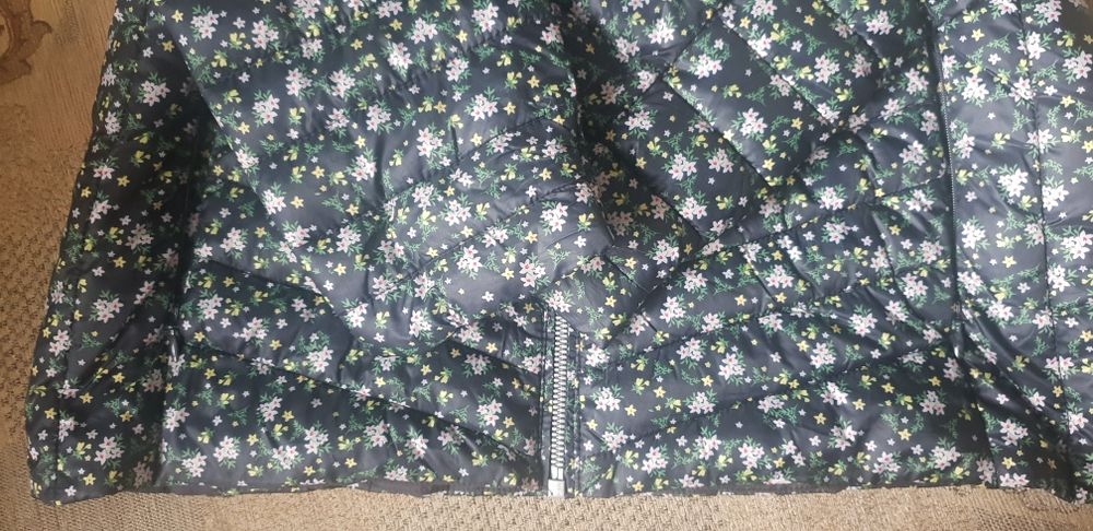 Przejściowa pikowana kurtka Esmara w drobne kwiatuszki