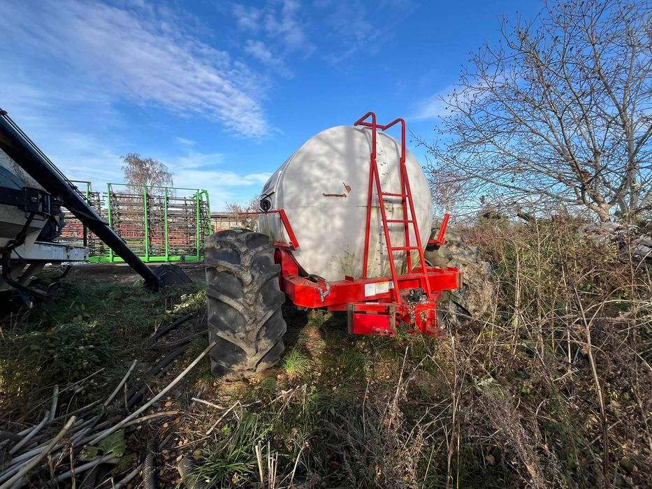 Бак для внесення рідких добрив "Bourgault"