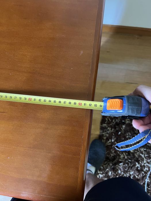 Secretária de madeira com tabuleiro