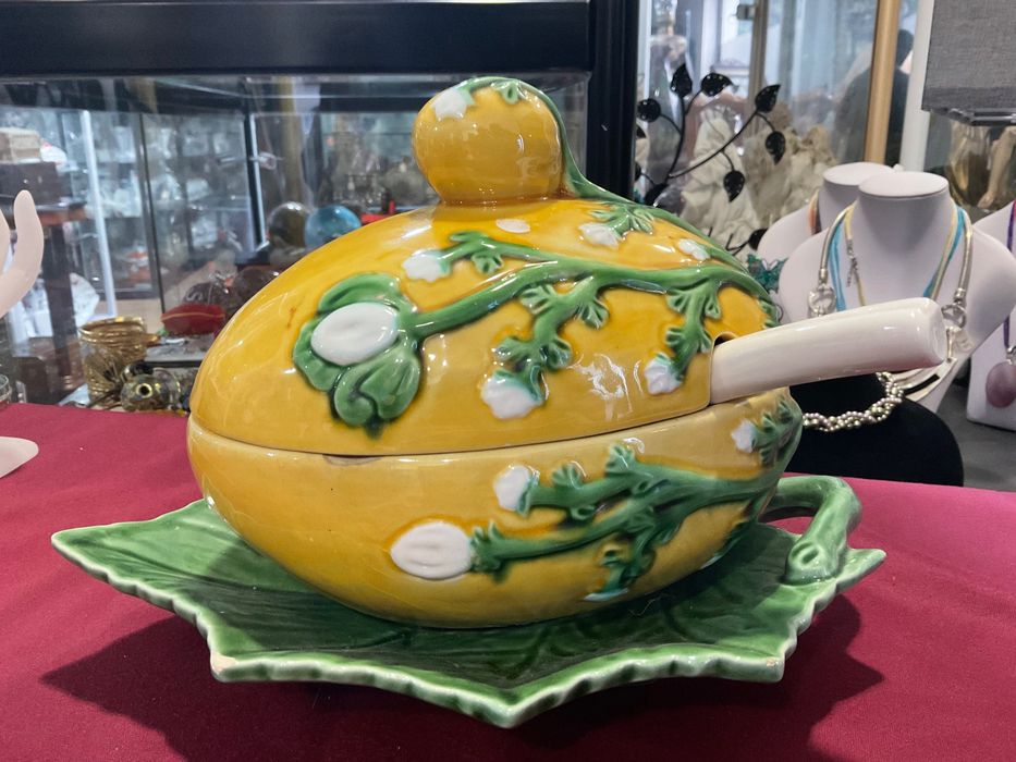 Bordalo Pinheiro terrina 26x20x19 cm tamanho ,anúncios abaixo