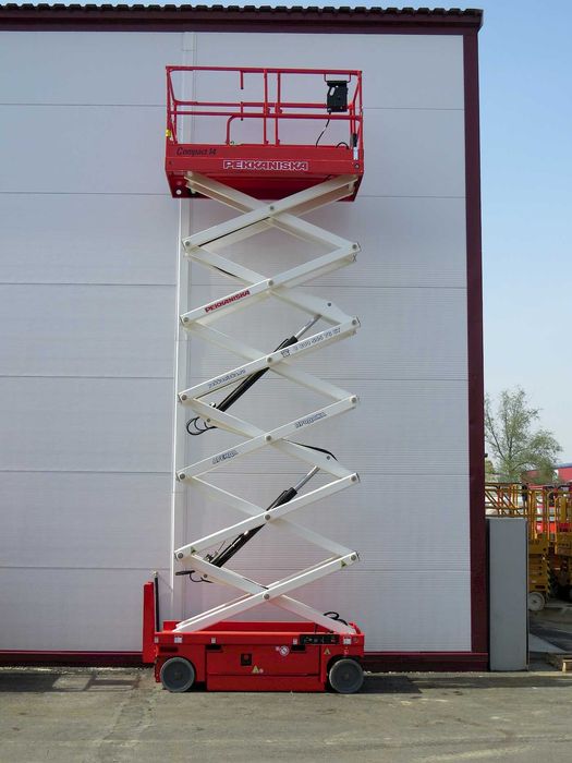 ОРЕНДА акумуляторного ножичного підйомника Пекканіска COMPACT 14