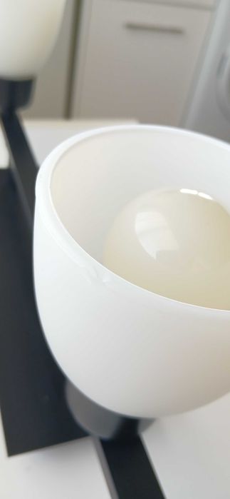 Candeeiro de teto em ferro forjado - preto e branco