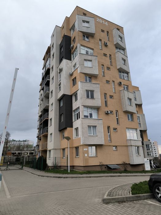 5 кімнатний пентхаус в спальному районі міста