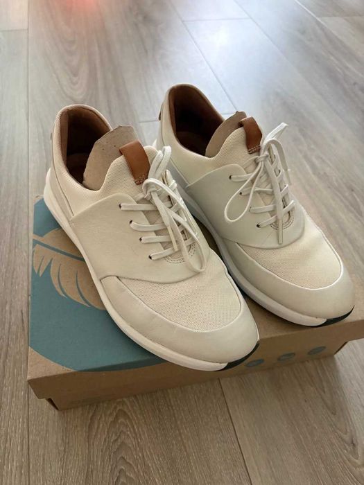 Кросівки молочні Clarks 39